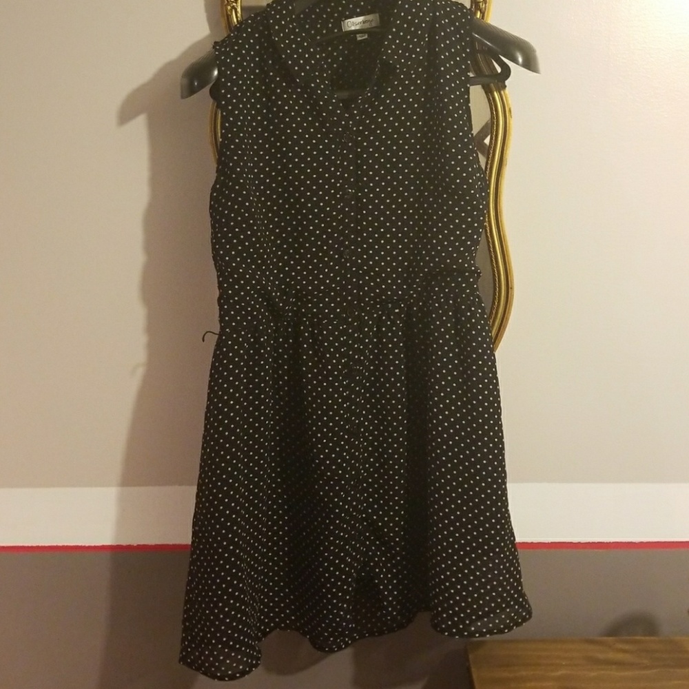 Polka dot collared dress with keyhole back